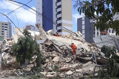 Uma morte  confirmada em desabamento de prdio em Fortaleza
