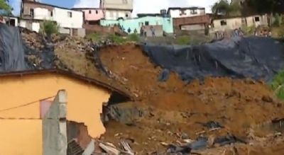 ​Deslizamento de barreira no Recife deixa 5 mortos, entre eles um beb de 3 meses
