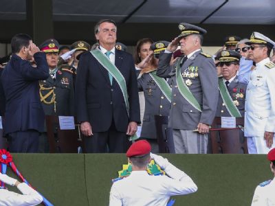 Bolsonaro vai a evento da PM e fala em lei para isentar policial de crime no exerccio da funo