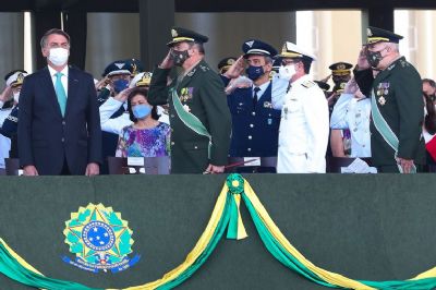 Presidente participa de solenidade comemorativa ao Dia do Soldado