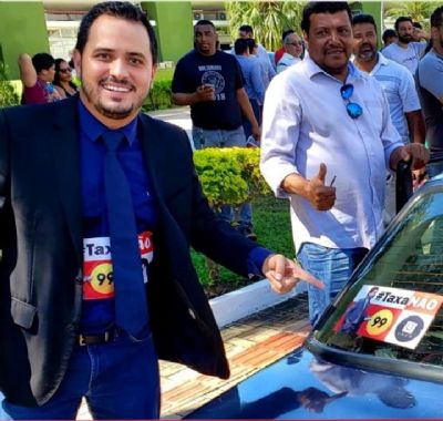 Motoristas de aplicativos manisfestam em frente a Cmara de Cuiab contra taxao