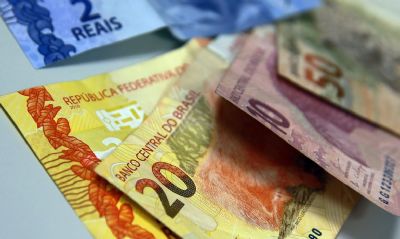 Governo prope salrio mnimo de R$ 1.147 para 2022