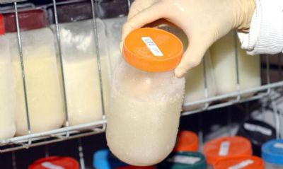Brasileiro recebe prmio por liderar rede de bancos de leite humano