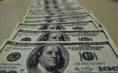Dlar cai a R$ 3,7290 com possibilidade de corte de juros nos EUA