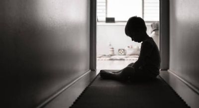 Criana de 7 anos  deixada sozinha em residncia durante a madrugada em VG