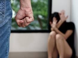 Mulher nega sexo e leva soco do marido; suspeito  preso