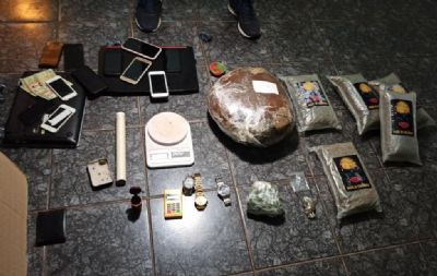 Denncia auxilia identificao de pontos de trfico de droga e oito pessoas so detidas