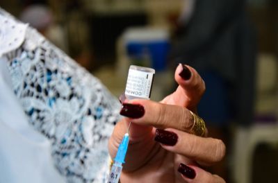 Pessoas de 59 anos sem comorbidades comeam a ser vacinadas nesta quarta