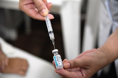 Grupo de 30 a 39 anos com comorbidades comea a ser vacinado nesta sexta