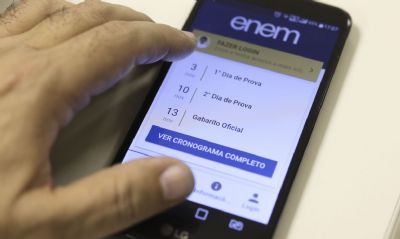 Candidatos do Enem lidam com internet precria e estudos pelo celular