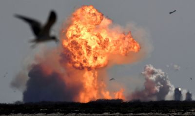 Prottipo de foguete explode na aterrissagem aps teste de lanamento