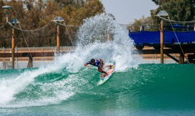 Filipe Toledo brilha no primeiro dia de competies no Surf Ranch