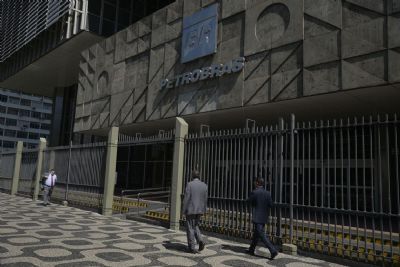 BNDES anuncia venda de aes da Petrobras