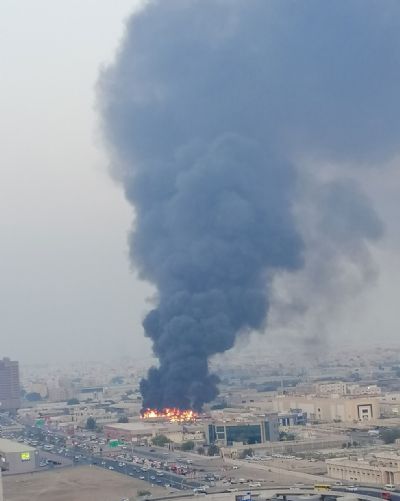 Grande incndio atinge mercado em Ajm, nos Emirados rabes Unidos