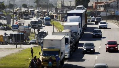 Auxlio de R$ 1 mil para caminhoneiros comea a ser pago em 9 de agosto