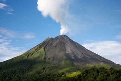 Ilha do Caribe estremece com maior exploso vulcnica de sua histria