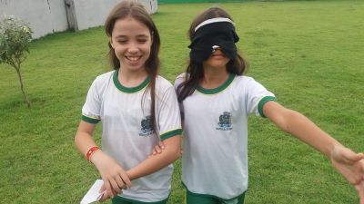 Escola promove atividade de conscientizao sobre realidade de deficientes visuais