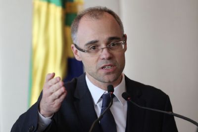 Bolsonaro diz que Andr Mendona est na lista para o STF
