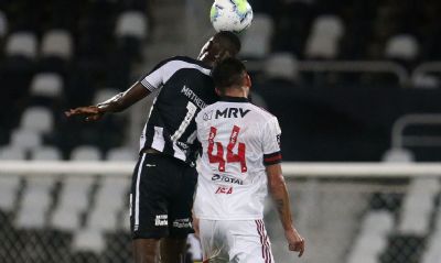 Flamengo enfrenta Botafogo em busca da liderana do Carioca