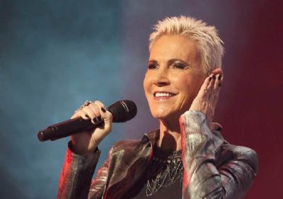 Morre Marie Fredriksson, vocalista do Roxette, aos 61 anos