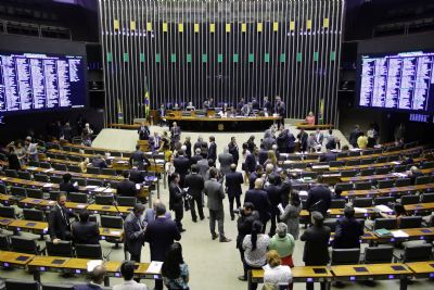 Governo promete R$ 10 mi por semestre a parlamentar pr-reforma, dizem deputados