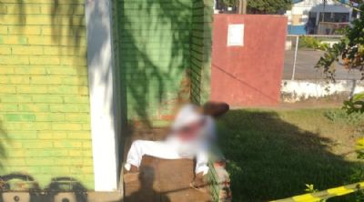 Morador em situao de rua  assassinado com 11 facadas em praa