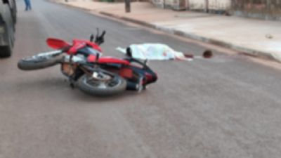 Motociclista morre aps bater na traseira de carreta