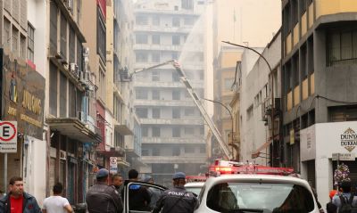 Edifcio que pegou fogo no centro de So Paulo ser demolido
