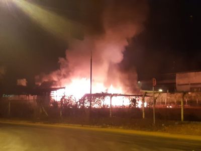 Grande incndio atrs da Rodoviria deixa moradores em alerta- vdeo