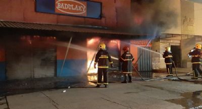Incndio destri loja de aviamento em Cuiab