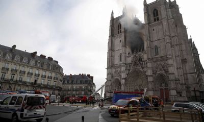 Incndio destri rgo e vidraas da catedral francesa de Nantes