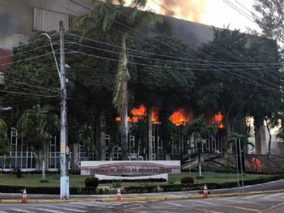 Incndio atinge sede do Tribunal de Justia do Cear