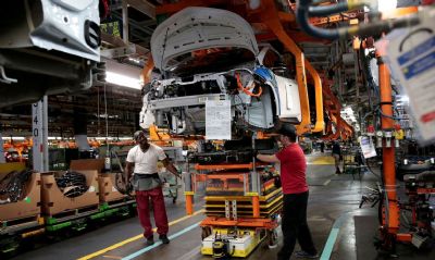 Pandemia motiva Volkswagen a suspender produo no Brasil