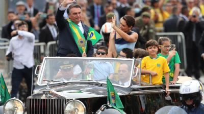 Vdeo | Bolsonaro discursa na Esplanada: 'Mal no voltar  cena do crime'