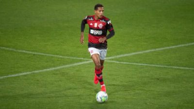 Cuiab acerta com o lateral-direito Joo Lucas, ex-Flamengo