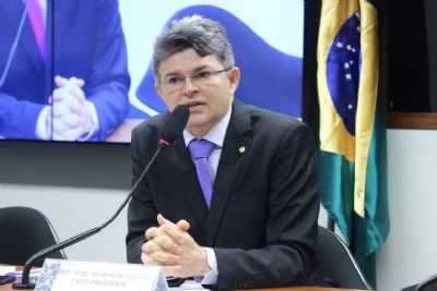Governador apostou errado quando escolheu ser oposio a Bolsonaro, declara Medeiros