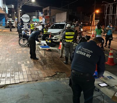 Operao Lei Seca prende 12 condutores e recupera veculo roubado em Cuiab