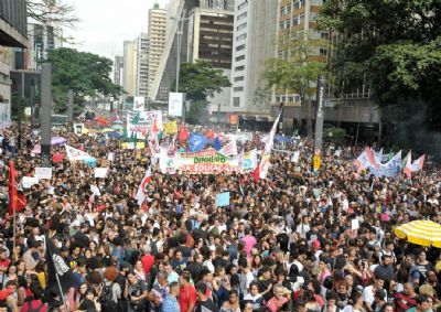 Manifestaes impulsionam 'Lula Livre' e 'Fora Bolsonaro' no Twitter