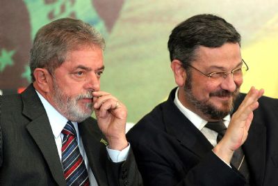 Palocci: Lula e Sarkozy acertaram propina em compra de submarinos e helicpteros