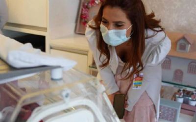 Alok e Romana Novais escolhem obstetras para serem padrinhos da filha Raika