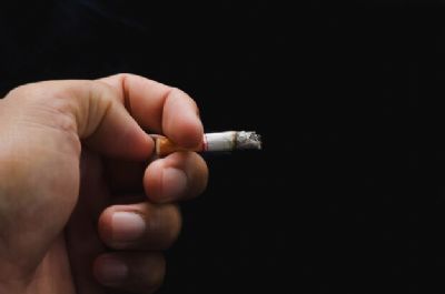 Por carteira de cigarros, homem ameaa esfaquear amigo e acaba preso
