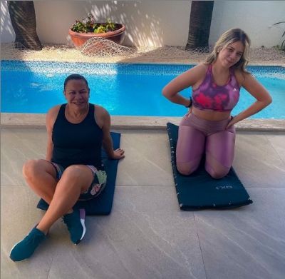 Marlia Mendona publica foto fazendo exerccio com a me