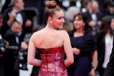 Marina Ruy Barbosa rouba a cena em tapete vermelho do Festival de Cannes