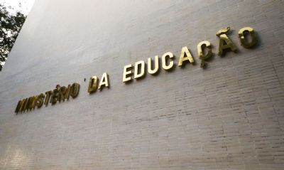 Governo libera R$ 2,61 bilhes para universidades federais