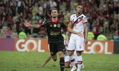 Em noite de Michael, Flamengo derrota Atltico-GO no Maracan