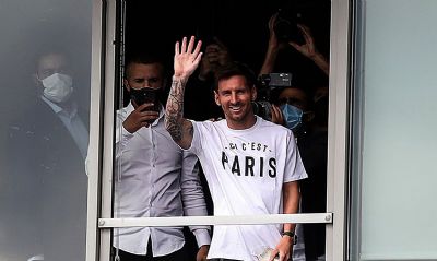 Lionel Messi  recebido como heri na Frana aps acertar com o PSG