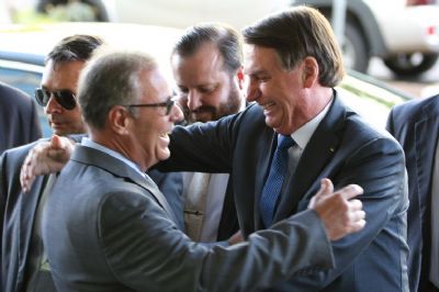 Bolsonaro se rene com ministro s 14h enquanto avalia novos nomes para Petrobras