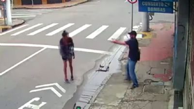 Homem mata a tiros moradora de rua aps ela pedir R$ 1