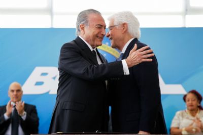 'No h irregularidade por parte de Michel Temer e Moreira Franco', diz MDB