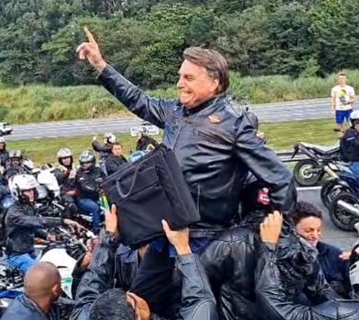 Vdeo | Bolsonaro faz motociata